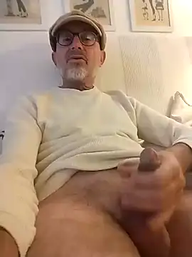 Snapshot of MadProfessor chatting on October 30, 11:00 am MadProfessor online show from October 30, 11:00 am