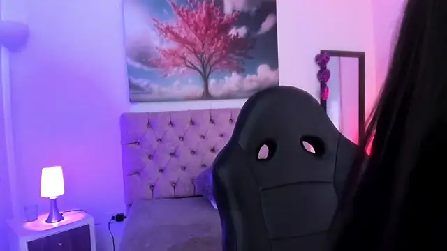 Julianaa Castro  online show from March 7, 12:01 pm