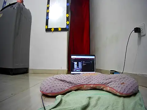 Snapshot of liam-65 chatting on November 18, 11:47 am liam-65 online show from November 18, 11:47 am