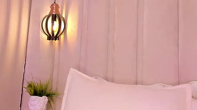 bonniekim  online show from March 4, 3:15 pm