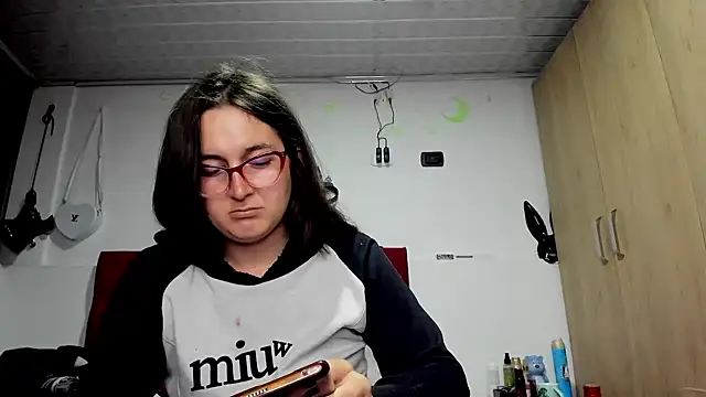 Sweet-Suck69 online show from January 2, 12:55 am