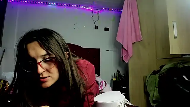 Sweet-Suck69 online show from March 23, 4:05 am