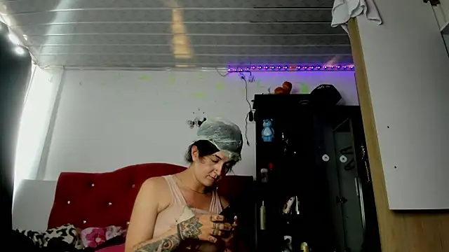 Sweet-Suck69 online show from November 27, 8:44 pm