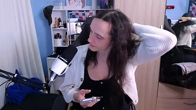 MemiKouki online show from January 24, 9:05 pm