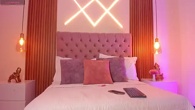 Sophia turneer online show from September 11, 2:00 am