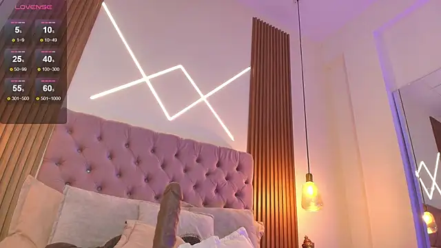 Sophia turneer online show from September 27, 9:20 pm