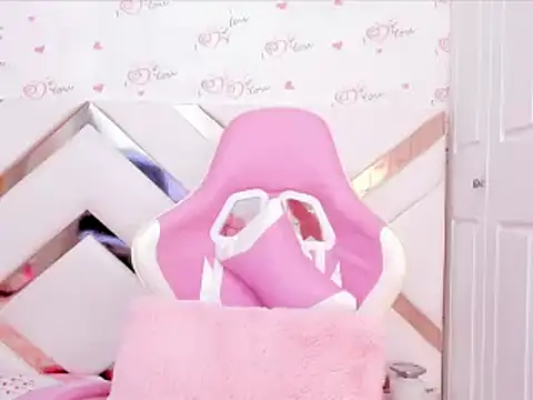 Snapshot of BriggitteEbonny chatting on March 5, 9:15 pm BriggitteEbonny online show from March 5, 9:15 pm