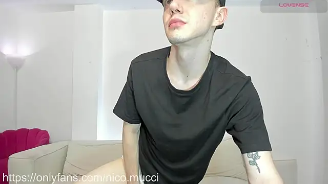 Snapshot of niico_18 chatting on December 27, 8:56 am niico 18 online show from December 27, 8:56 am