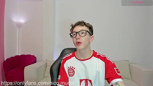 Snapshot of niico_18 chatting on December 30, 2:08 pm niico 18 online show from December 30, 2:08 pm