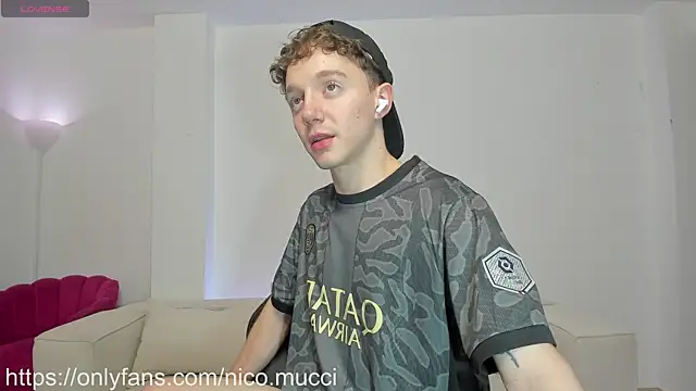 Snapshot of niico_18 chatting on December 31, 10:26 am niico 18 online show from December 31, 10:26 am