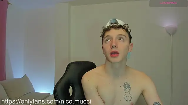 Snapshot of niico_18 chatting on January 9, 7:42 am niico 18 online show from January 9, 7:42 am