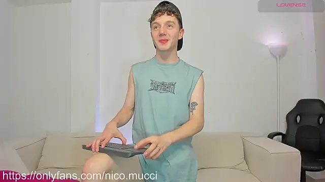 Snapshot of niico_18 chatting on January 11, 6:14 am niico 18 online show from January 11, 6:14 am