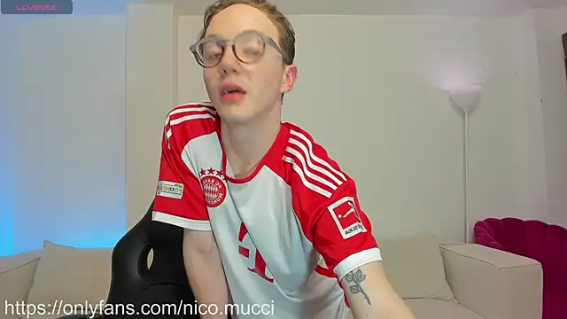 Snapshot of niico_18 chatting on January 16, 7:07 am niico 18 online show from January 16, 7:07 am