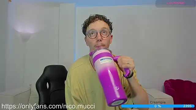 Snapshot of niico_18 chatting on January 30, 5:52 am niico 18 online show from January 30, 5:52 am