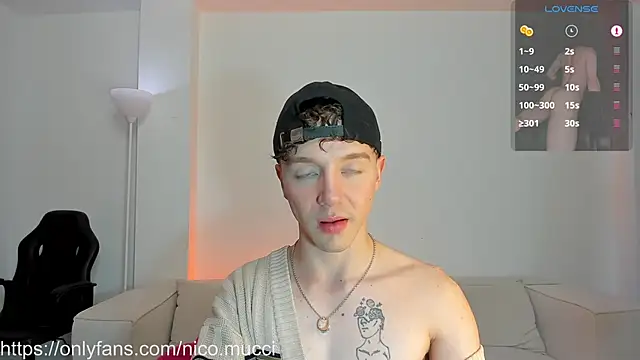 Snapshot of niico_18 chatting on February 28, 6:10 am niico 18 online show from February 28, 6:10 am