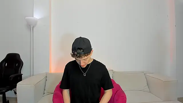 Snapshot of niico_18 chatting on February 28, 9:15 am niico 18 online show from February 28, 9:15 am