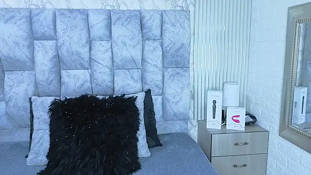 charlotte  G online show from October 4, 11:19 am