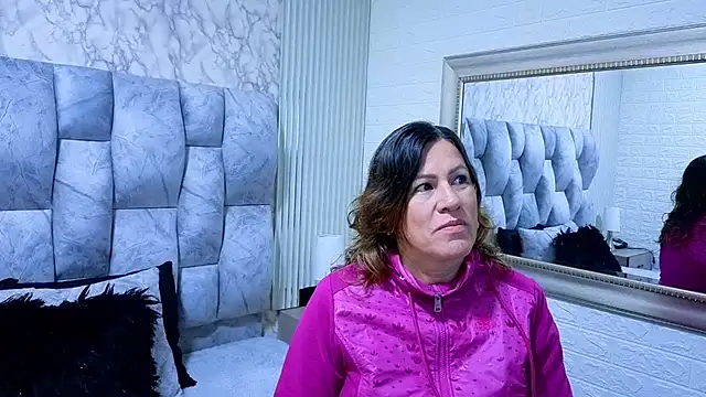 charlotte  G online show from November 4, 11:42 am