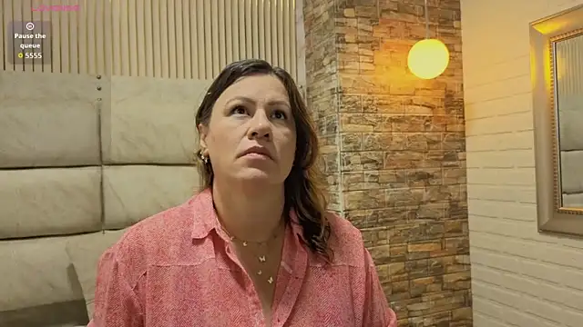 charlotte  G online show from November 13, 9:19 am