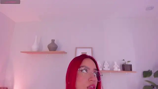 Scarlett Morgan  online show from March 5, 8:00 pm