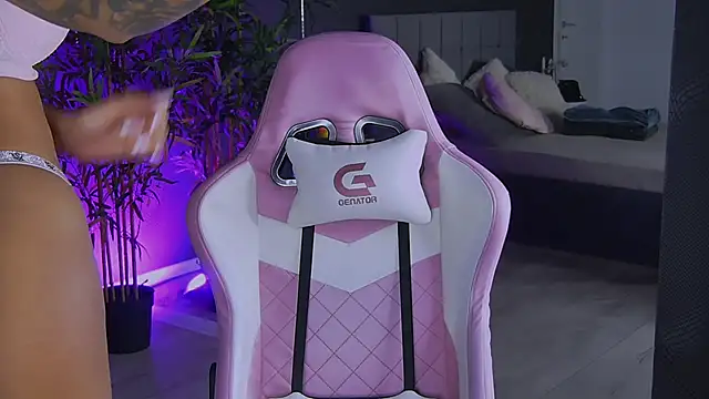 shayblonde online show from December 18, 8:57 pm