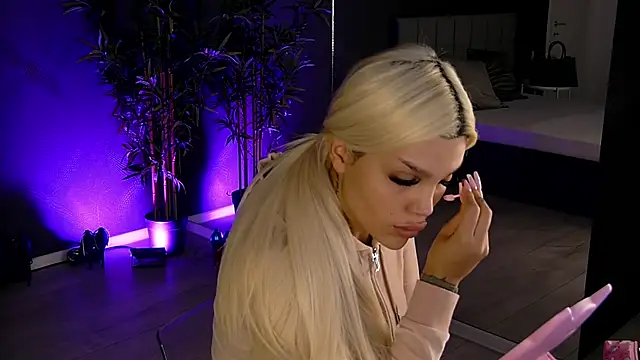 shayblonde online show from February 18, 5:42 am