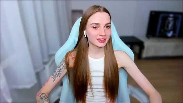 StellaLawless online show from February 12, 7:45 pm