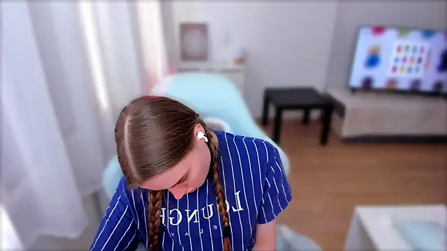 StellaLawless online show from March 9, 5:00 am