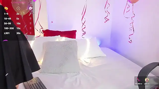 MarilynSmIith online show from December 10, 12:05 pm