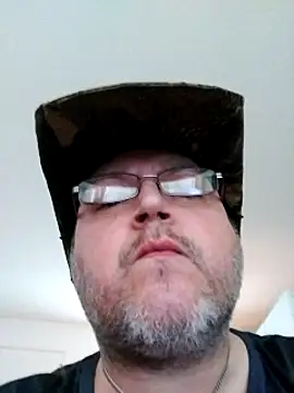 ILive2plezz online show from December 3, 9:23 pm