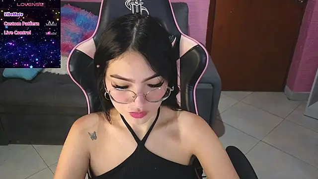 Snapshot of keity_moon chatting on February 15, 1:49 pm keity moon online show from February 15, 1:49 pm