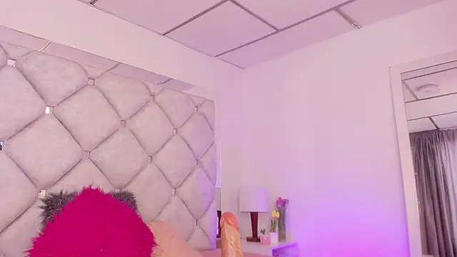 alessiaferry online show from February 28, 5:59 pm