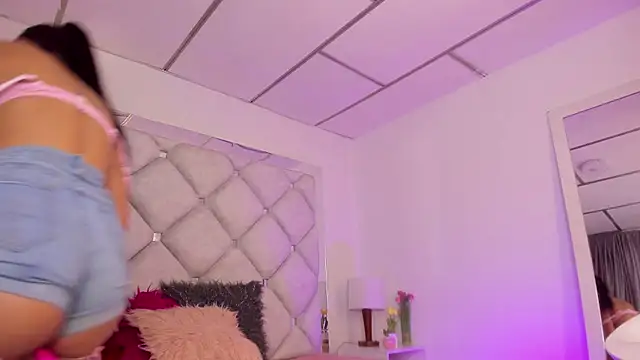 alessiaferry online show from March 12, 8:52 pm