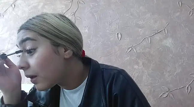 Miabonnett  online show from January 20, 1:11 pm