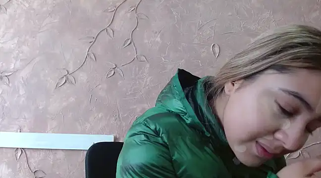 Miabonnett  online show from February 8, 1:11 pm