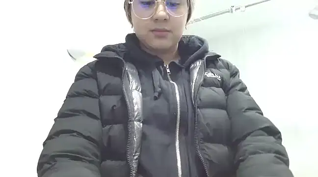 Miabonnett  online show from March 4, 3:04 pm