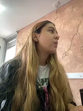 Miabonnett  online show from October 10, 12:04 pm