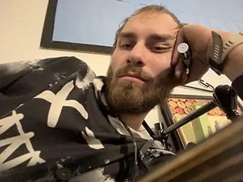 Snapshot of pervy_devil chatting on December 5, 8:55 pm pervy devil online show from December 5, 8:55 pm