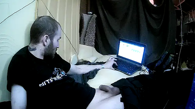 Snapshot of pervy_devil chatting on March 1, 6:43 pm pervy devil online show from March 1, 6:43 pm