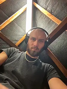 Snapshot of pervy_devil chatting on October 7, 6:32 am pervy devil online show from October 7, 6:32 am