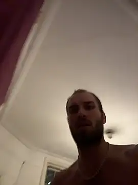 Snapshot of pervy_devil chatting on December 1, 3:22 am pervy devil online show from December 1, 3:22 am