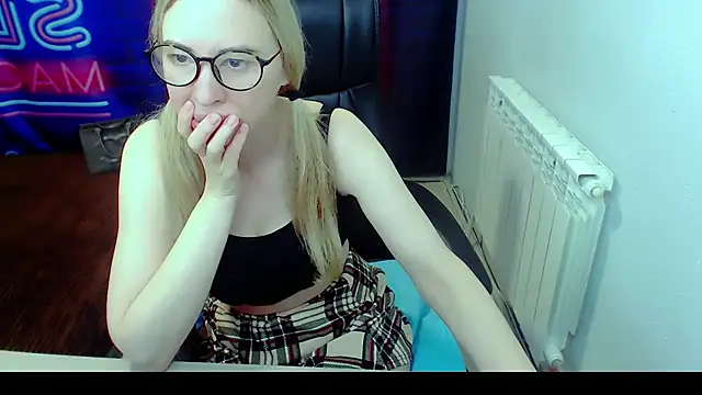 kerakiss877 online show from March 5, 9:15 pm