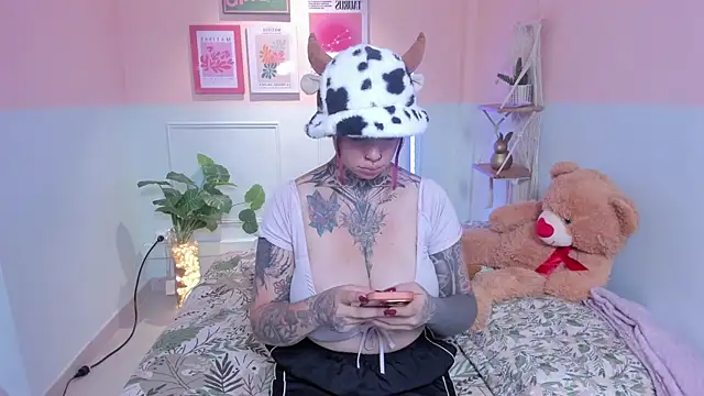 ViolettaBaker  online show from November 23, 3:34 pm