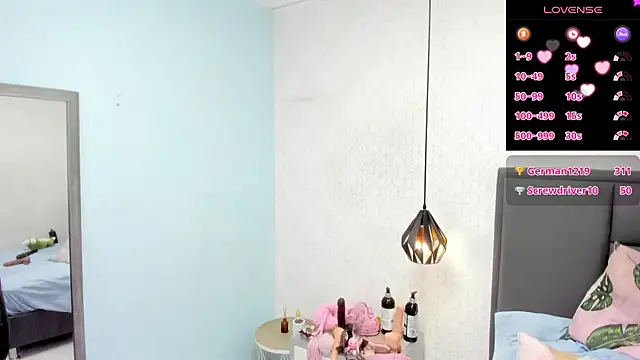 MADISON ROWAN1 online show from February 21, 6:29 am