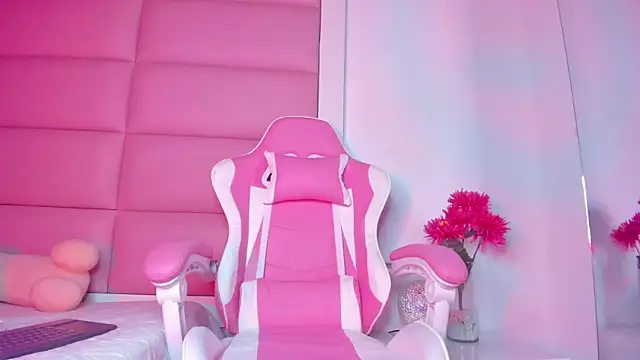 little-Emma online show from February 3, 3:20 am