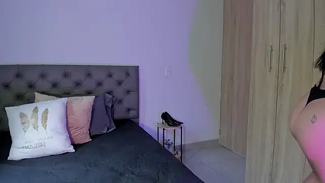 Snapshot of Deborah_Colins chatting on November 7, 7:25 pm Deborah Colins online show from November 7, 7:25 pm