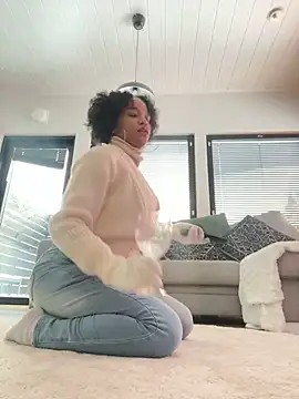 Snapshot of Black_Dolll chatting on December 17, 11:28 am Black Dolll online show from December 17, 11:28 am