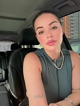 Alirawrz online show from October 22, 1:22 pm