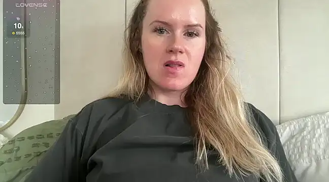 redheadrosie69 online show from March 13, 9:43 am