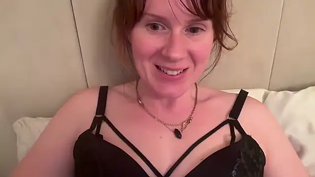 redheadrosie69 online show from October 30, 7:47 pm